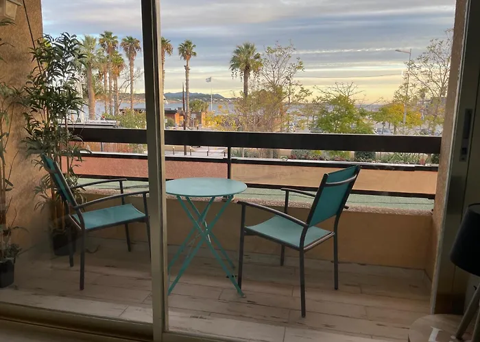 Les balcons de Bandol Centre ville avec vue mer et face à la plage