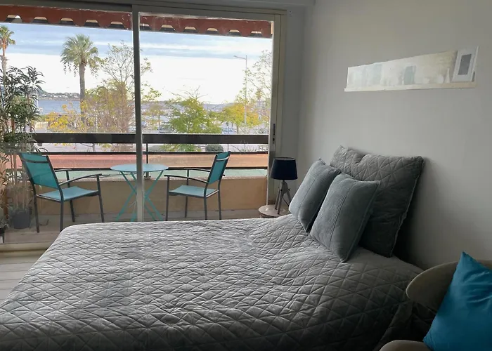 Les balcons de Bandol Centre ville avec vue mer et face à la plage